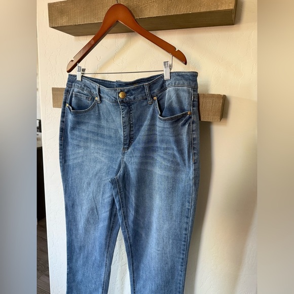 Seven 7|Women's Blue skinny Jeans in size 16•••Plus size closet staple,raw hem- - Picture 3 of 13